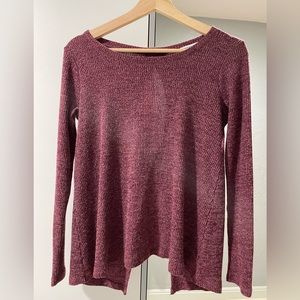 American Eagle small maroon shirt.
